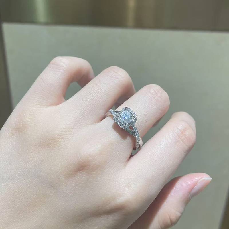 双扭臂枕形钻Women's RingS925银镀白金定制选款主石Moissanite1.0ct/副石高碳钻